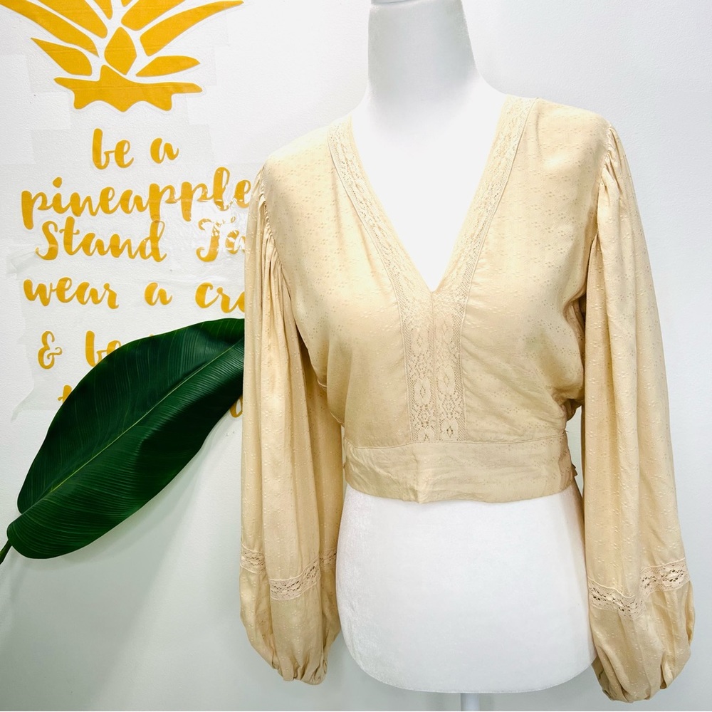 Boutique Light Camel Boho Embroidered Lace V-Neck Long Sleeve Crop Blouse XS NWT - Picture 1 of 11
